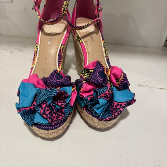 Gianni Bini Bold Color Pink and Blue Heels with Floral Accents 6.5 - Picture 9 of 11